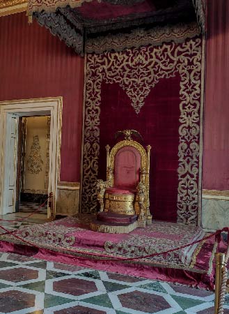 Sala del Trono del palazzo Reale di Napoli sala del trono napoli